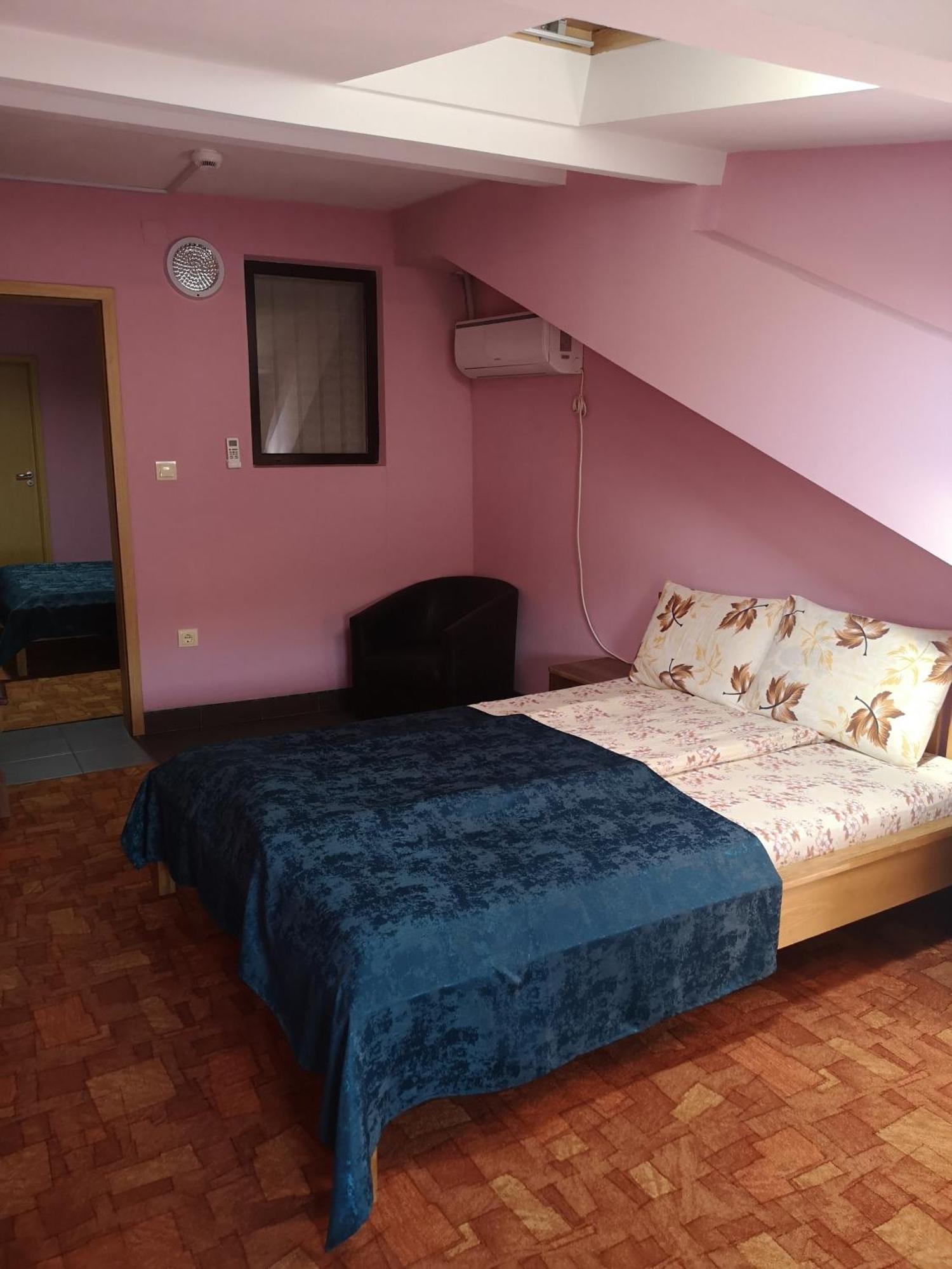 Hotel Pensiunea Mikelis International Curtea de Argeş Esterno foto