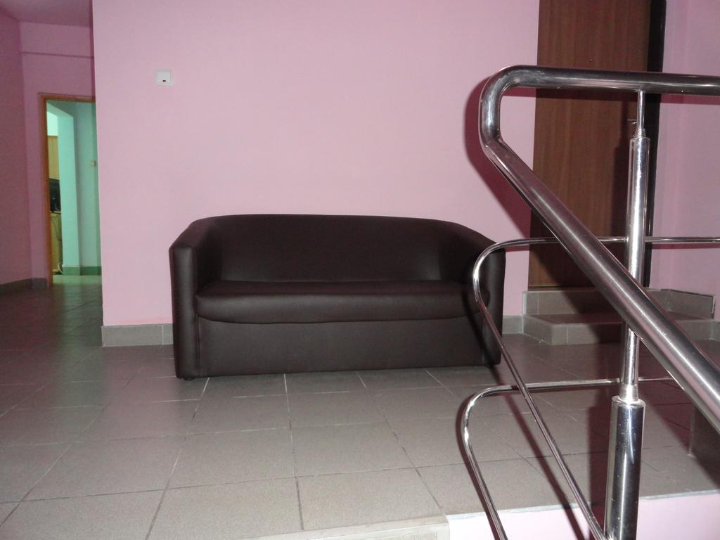 Hotel Pensiunea Mikelis International Curtea de Argeş Esterno foto